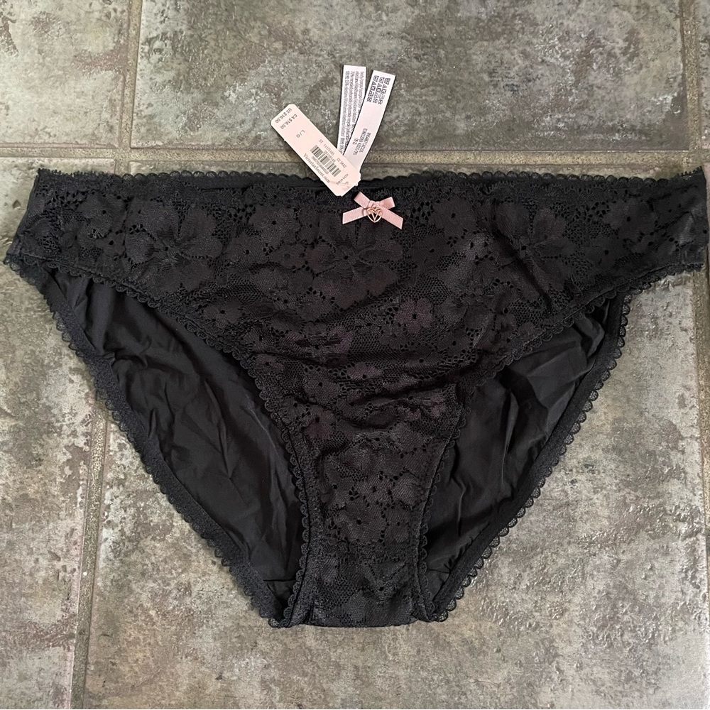 Victoria’s Secret panties . Color Black . Stylish . New . Size L